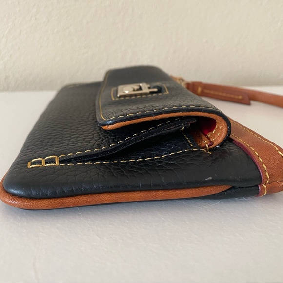 Dooney & Bourke Dillen II Pebbled Leather Wristlet / Clutch Excellent Condition - Picture 11 of 13
